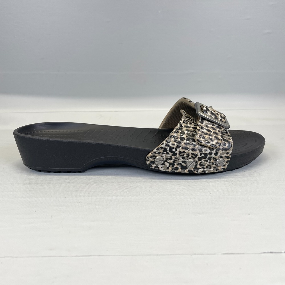Crocs Sarah Sandals Womens Size 9 Leopard Print Buckle Slides Comfort Shoes